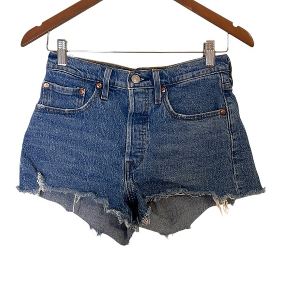 Levi's 501 Original Shorts- High Waist Cut Off Denim
shorts- Size 26 - Picture 4 of 11
